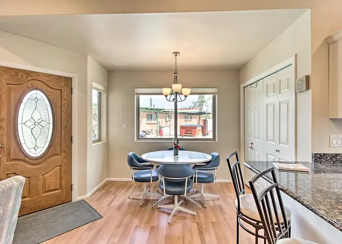 Lovely W/ Private Pool & Hot Tub!
