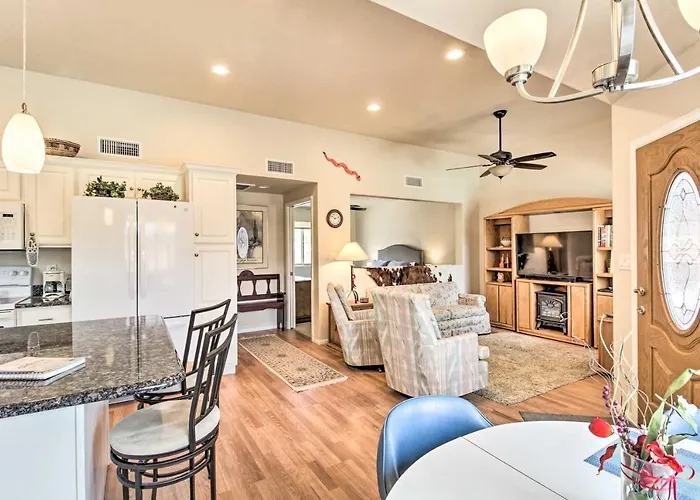Lovely W/ Private Pool & Hot Tub! *