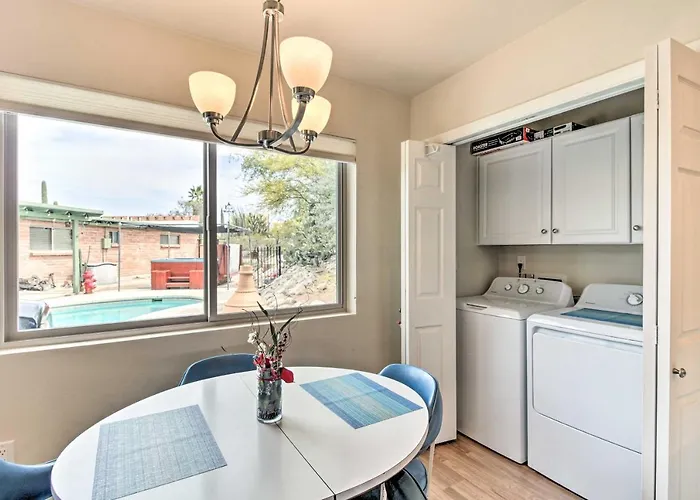 Lovely W/ Private Pool & Hot Tub! * Tucson