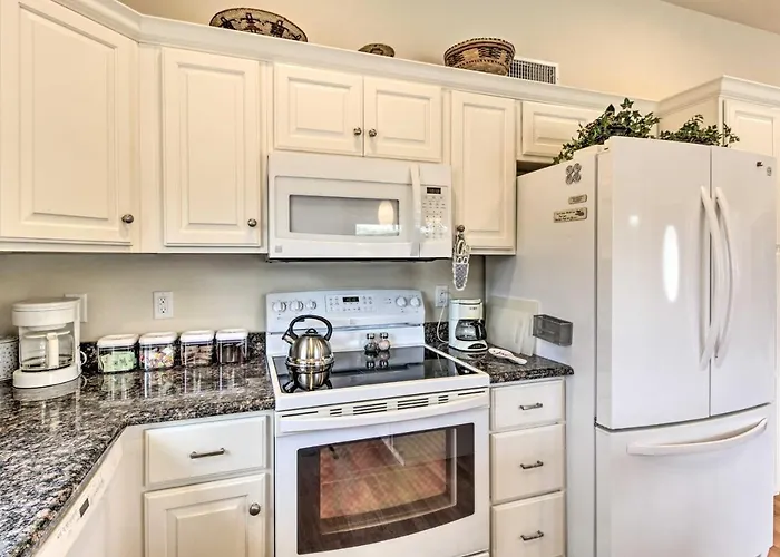 Lovely W/ Private Pool & Hot Tub! Tucson