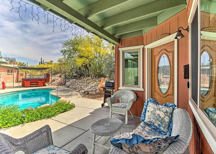 Lovely W/ Private Pool & Hot Tub! *