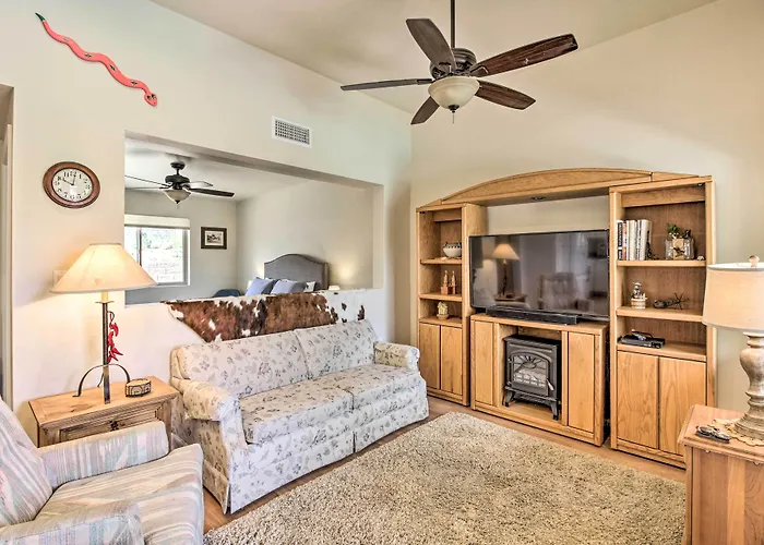 Lovely W/ Private Pool & Hot Tub!